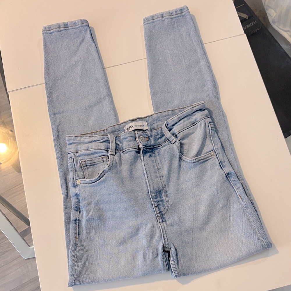 Zara Women’s Light Blue Skinny Jeans